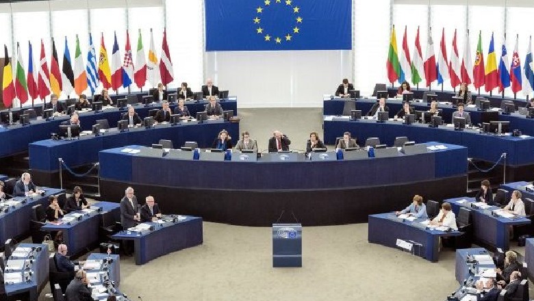 'Marrëveshja e 5 qershorit të miratohet pa ndryshime', Parlamenti Evropian heq deklaratën e 3 eurodeputetëve për Shqipërinë