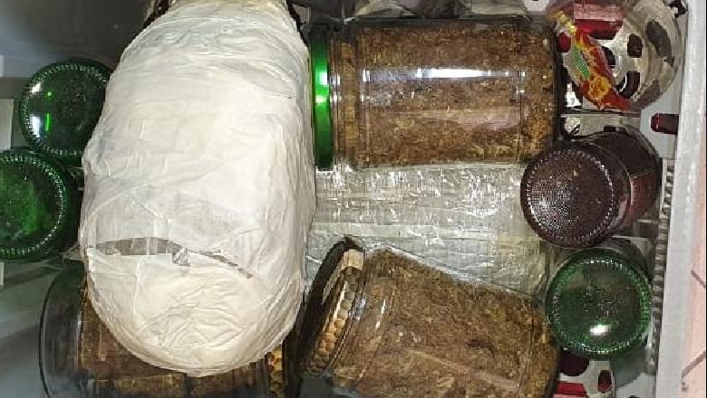 Drogë e fshehur në kavanoz brenda marketit, arrestohen pronari dhe punëtori në Cërrik