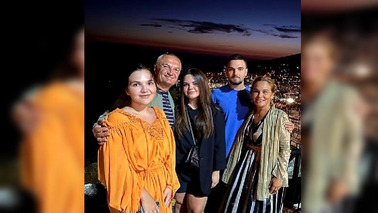Sot 'dita e shpëtimit' nga shkarkimi, Meta shfaqet i lumtur me familjen në Sarandë