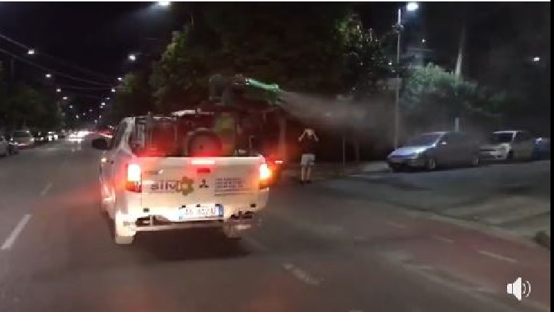 Dezinfektimi në orët e para të mëngjesit, bashkia e Tiranës: Ndodh nga ajri në çdo cep të Tiranës (VIDEO)