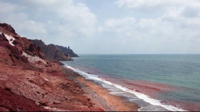 Hormuz, ishulli i Ylberit me rërë 'galaktike' dhe ujë të kuq rubin
