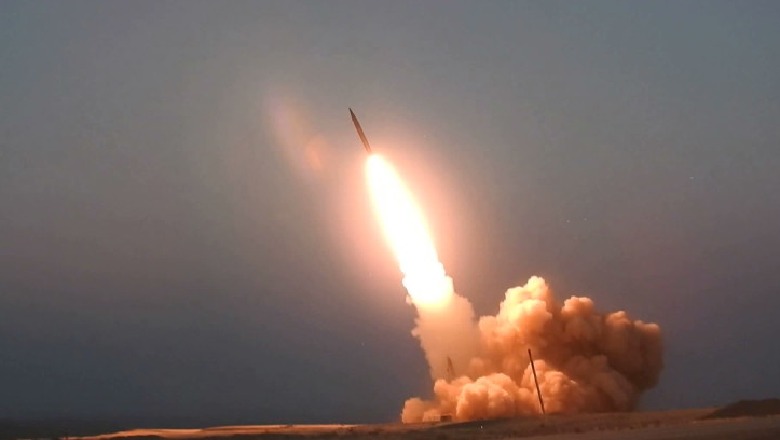 Irani prezanton raketat e reja balistike, mbajnë emrin e gjeneralit të vrarë nga forcat amerikane në muajin janar