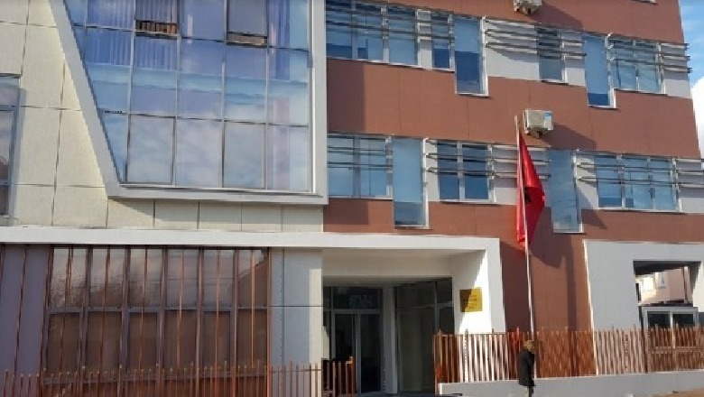 Rrëmbeu dhe dhunoi djalin që i ngacmonte vajzën, gjykata mbyll në burg babanë pengmarrës në Elbasan
