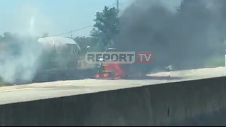 Ishte në ecje, shkrumbohet makina 'Smart' në Lushnje (VIDEO)