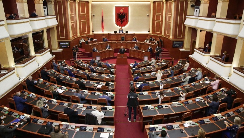Deputetët kthehen nga pushimet, parlamenti nis në 7 shtator, sesioni i ri me rregullat e vjetra kundër COVID-it