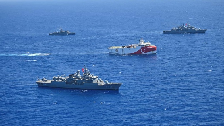 Turqia paralajmëron Greqinë të mos përshkallëzojë tensionet në det, kërkon dialog