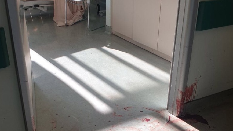 Plagosi në befasi infermieren greke, shqiptari më pas hidhet nga kati i pestë