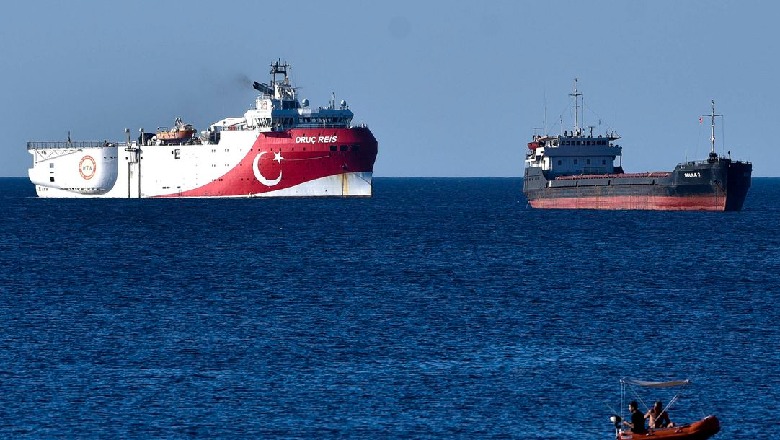 Anija 'e tensioneve' me Greqinë vijon misionin e saj në det! Ushtria turke në gatishmëri për çdo reagim të palës greke
