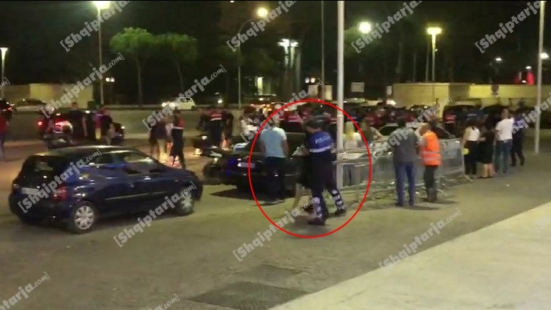 'Tifozat Kuq e Zi' përplasen me policinë përpara stadiumit, shoqërohen disa persona (VIDEO)