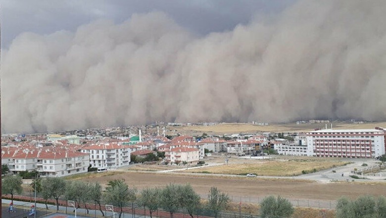 Kryeqyteti turk goditet nga stuhia e rërës (VIDEO)