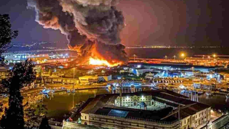 Itali/ Shpërthim i fuqishëm zjarri në portin e Ankonës, mbyllen shkolla, parqe dhe universitete (VIDEO-FOTO)