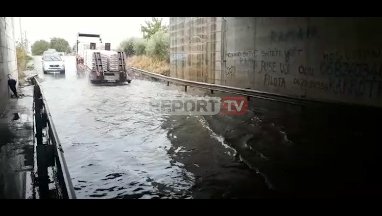 Përmbytet nënkalimi në Fushë Mamurras, automjetet detyrohen të përshkojnë rrugë dytësore
