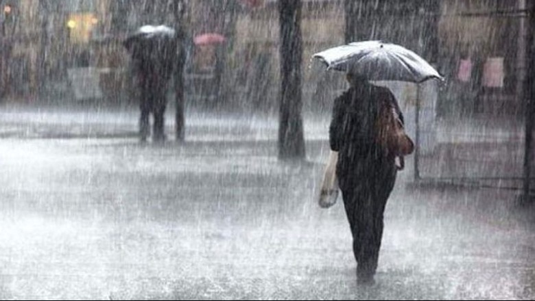 Vijojnë reshjet e shiut në vendin tonë, parashikimi i motit për ditën e sotme