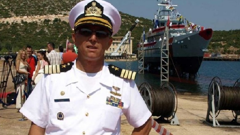 U shkarkua pasi lejoi fejesën në anijen ushtarake, Artur Meçollari padit Shtabin dhe Ministrinë e Mbrojtjes: S'e lejova unë ceremoninë private