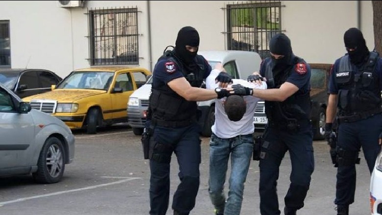Operacion antidrogë/ Arrestohen 2 persona në Shkodër, sekuestrohen 8 kg drogë