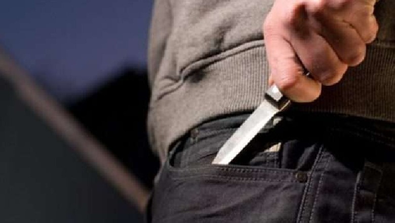 Plagosi me thikë një person, vihet në pranga 21 vjeçari në Tiranë