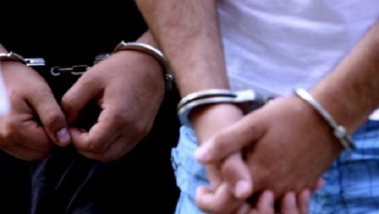Kundërshtoi dhe dhunoi efektivin e policisë, arrestohet një 36-vjeçar në Vlorë