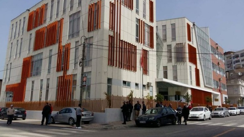 Hapet gjykata e Elbasanit por dalin 6 punonjës me 'COVID-19', probleme në Vlorë, sekretarë e dy gjyqtarë dalin të infektuar