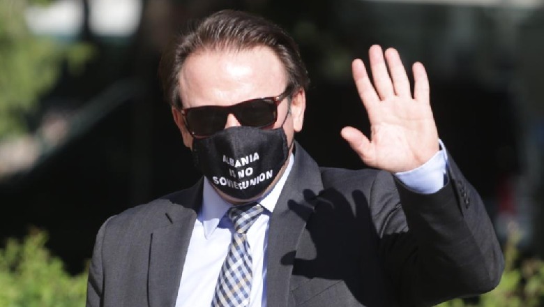 Deputetët me maska jashtë Kuvendit, spikat mesazhi që jep Ralf Gjoni! S'mungojnë të pabindurit (FOTO-VIDEO)