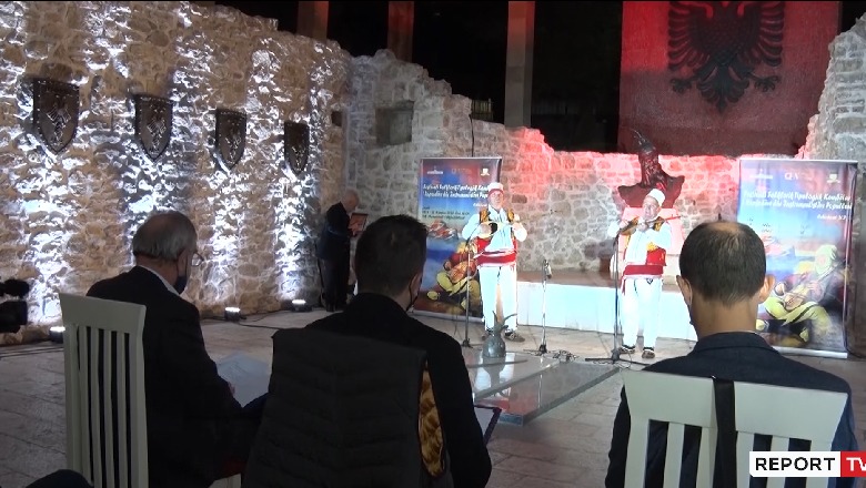 Rapsodet e 15 vendeve zbresin në Lezhë, edicioni e 11-të i Festivalit Folkorik në sheshin e qytetit