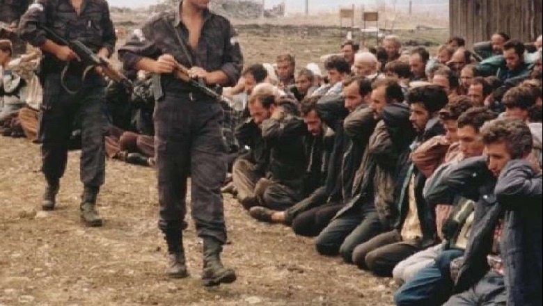 Dëshmia rrënqethëse e mësuesit nga Kosova: Si thereshin gratë dhe fëmijët nga ushtarët serbë në 2 prill 1999,  Sheshi i Bellanicës qendër vrasjesh