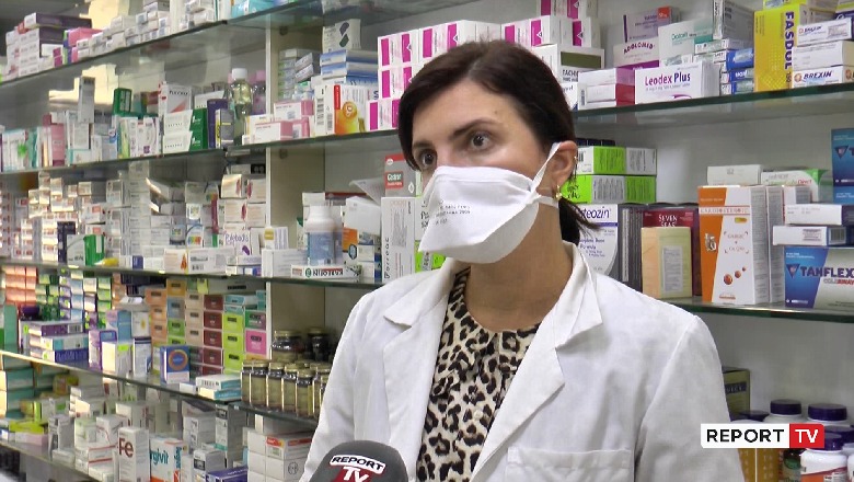 Frika nga COVID, dyndje në farmaci për vitamina! Farmacistja: Janë trefishuar kërkesat për C, Zink, D3 dhe B Complex (VIDEO)