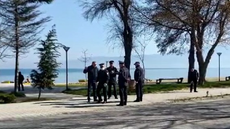 Konfliktohen 4 të rinj në Pogradec/ Në pranga të 4 pasi kundërshtuan me dhunë policinë