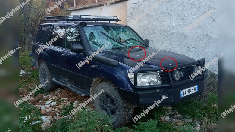 Bulqizë/Me shenja plumbash dhe xhama të thyer, Report Tv siguron foton e makinës së autorit të dyshuar