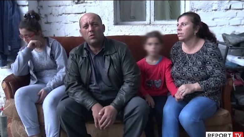 Familja e varfër në Krujë nxirret pas 10 vjetësh nga stalla! Kryefamiljari Ylber Sadiku: Për dy muaj pronari kërkon godinën
