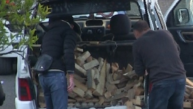 Të fshehur mes druve në furgon, dalin pamjet nga operacioni i kapjes së 4.2 kg heroine në Elbasan 