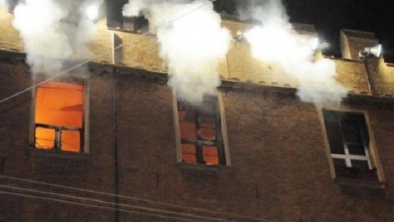 Tiranë/ Banesa përfshihet për të disatën herë nga flakët! Dyshime se pronari e vendos vetë zjarrin