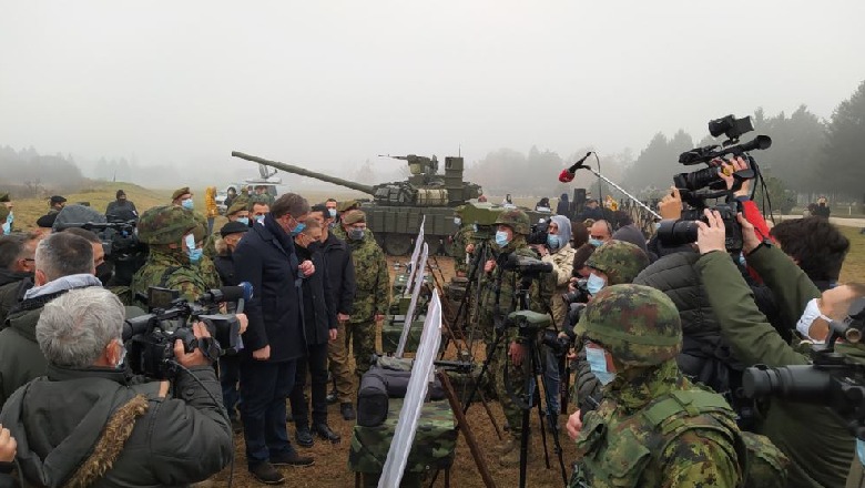  Vuçiç falënderon Rusinë për dhurimin e tankeve