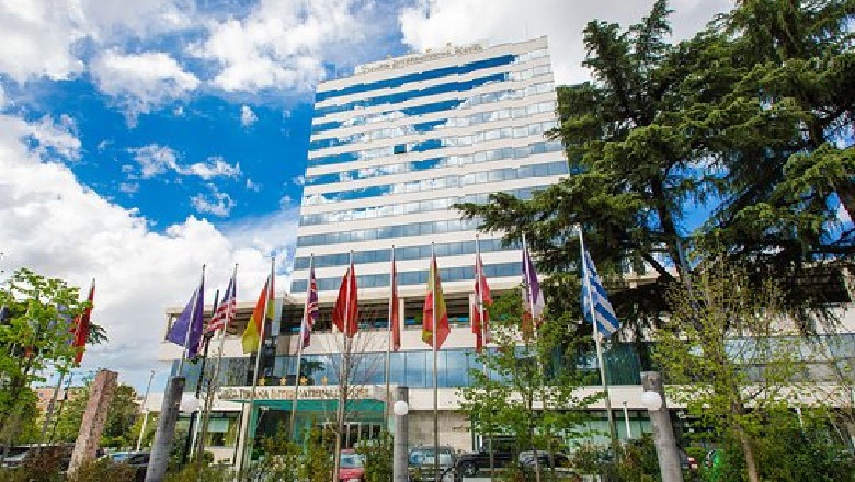 Për të dytën herë brenda pak muajsh, COVID mbyll përkohësisht '15-katëshin', hotelin simbol në Tiranë! Më herët u kyç edhe prestigjiozi 'Hilton' 