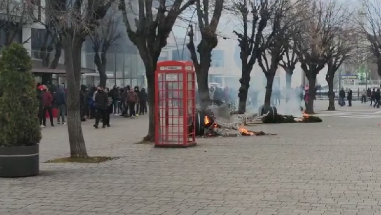 Protestat në Korçë, zv. kryetarja e bashkisë: Trup! Ky vend nuk ka reagim qytetar por turma të urdhëruara nga politika