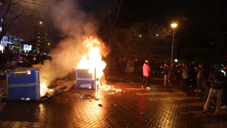 FOTO/ Gurë, zjarr dhe shkatërrim, pamjet nga protesta në Tiranë