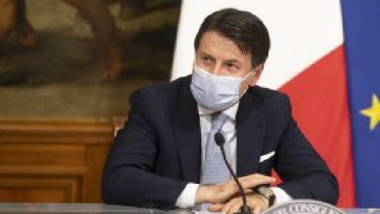 Conte paralajmëron një mbyllje të mundshme gjatë festave të fundvitit: E gjithë Italia drejt zonës së kuqe 