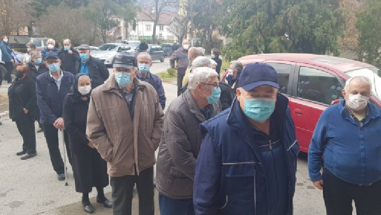 Serbia nis vaksinimin anti-COVID në veri të Kosovës, Vuçiç: Të ruajmë moshën e vjetër 