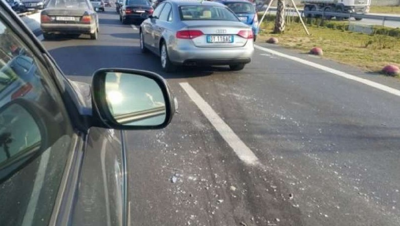 I moshuari përplaset nga Benzi në Durrës dhe përfundon në spital