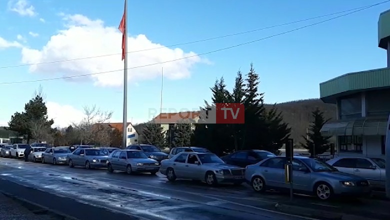 Pasi festuan Vitin e Ri, fluks në Kapshticë dhe Qafë-Thanë! Sa shqiptarë hynë e dolën në 24 orët e fundit (VIDEO)