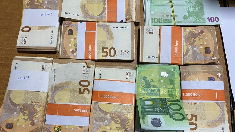 Sekuestrohen 50 000 euro në Kakavijë, nën hetim 41 vjeçari që i kishte fshehur në valixhe