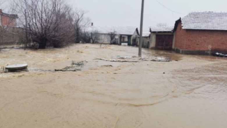 Reshjet masive/ Përmbytje edhe në Kosovë, nën ujë disa komuna e fshatra
