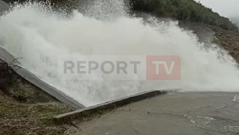 Reshjet e dendura të shiut, rezervuari i fshatit Zhejë në Kurbin arrin kuotën maksimale