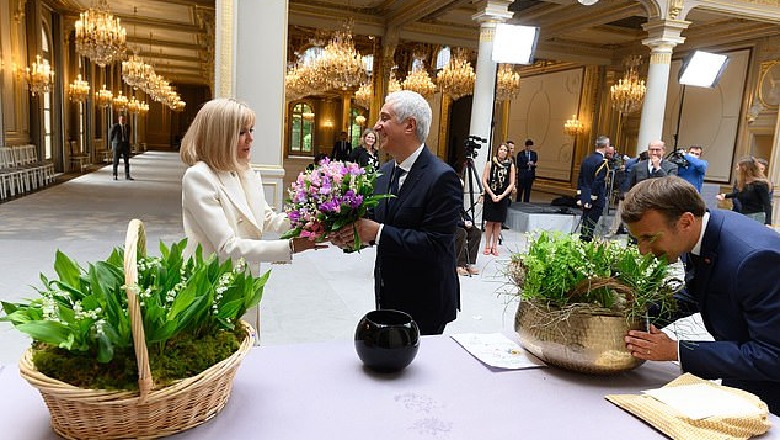 Francezët nuk e besojnë dot! Sa kanë shpenzuar për lule presidenti Macron dhe gruaja e tij për vitin 2020