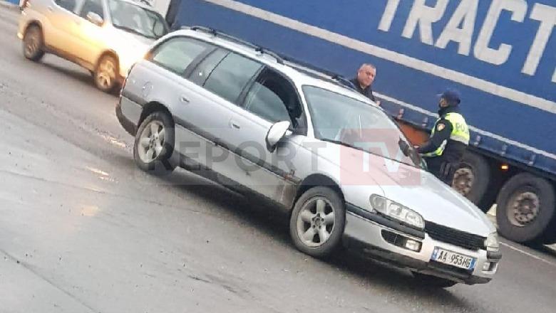 Aksident në aksin rrugor Elbasan-Metalurgji, makina përplas motorin