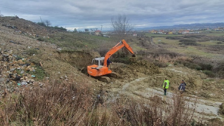 Rrëshqitjet e dherave dëmtojnë dy tubacione të ujit të pijshëm, pa ujë Durrësi, Shijaku dhe Maminasi