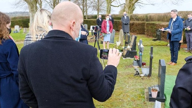 Lamtumira e fundit nëpërmjet Zoom...të përcjellësh të dashurit online në kohë pandemie (PAMJET)