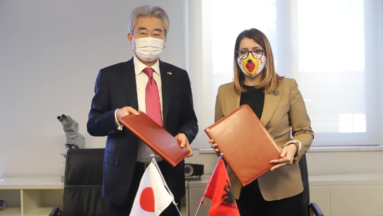 Manastirliu firmos marrëveshjen e bashkëpunimit me ambasadorin Japonez: Do të financojë blerjen e pajisjeve mjekësore