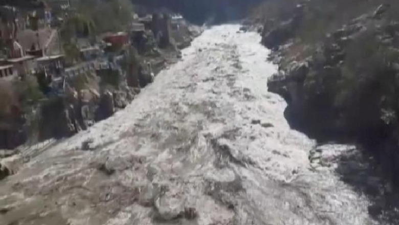 Indi/ Shkëputet akullnaja në Himalaje, mbi150 persona të zhdukur dhe 2 të vdekur