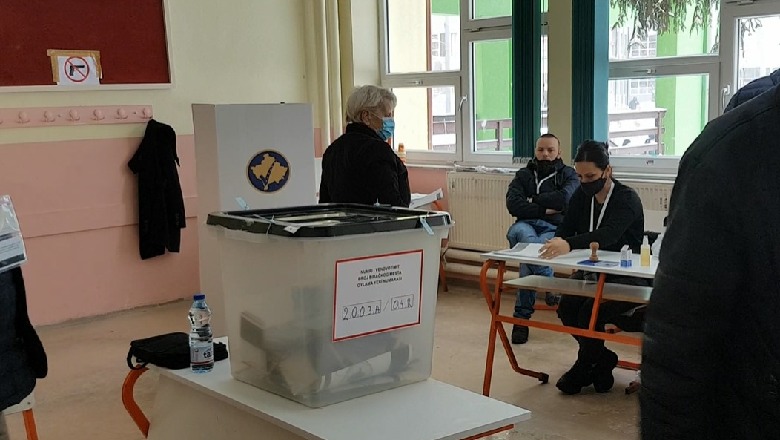 Zgjedhjet në Kosovë, 32 % e qytetarëve kanë votuar deri në orën 15:00