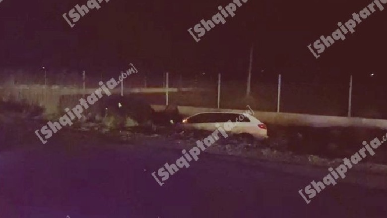 Aksident në Elbasan, makina përplas motorin, një i plagosur
